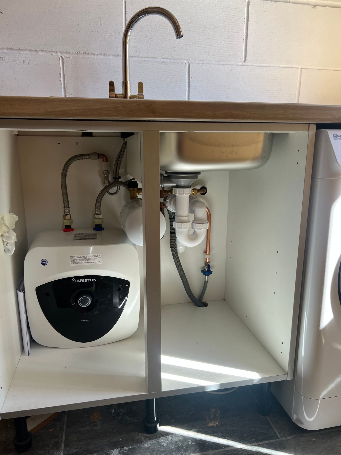 Under-sink Ariston hot water heater installation