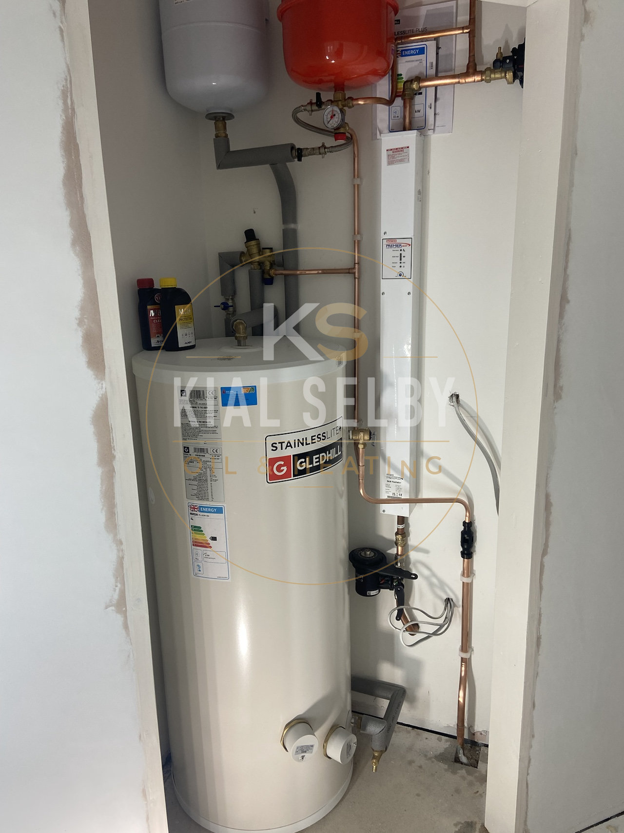 Gledhill StainlessLite Plus cylinder with Premier heat controls