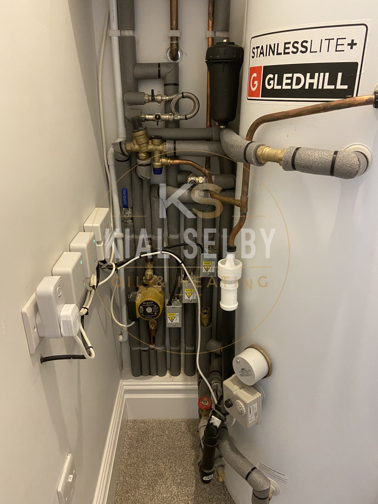 Detailed cylinder pipework, pump & motorised valves