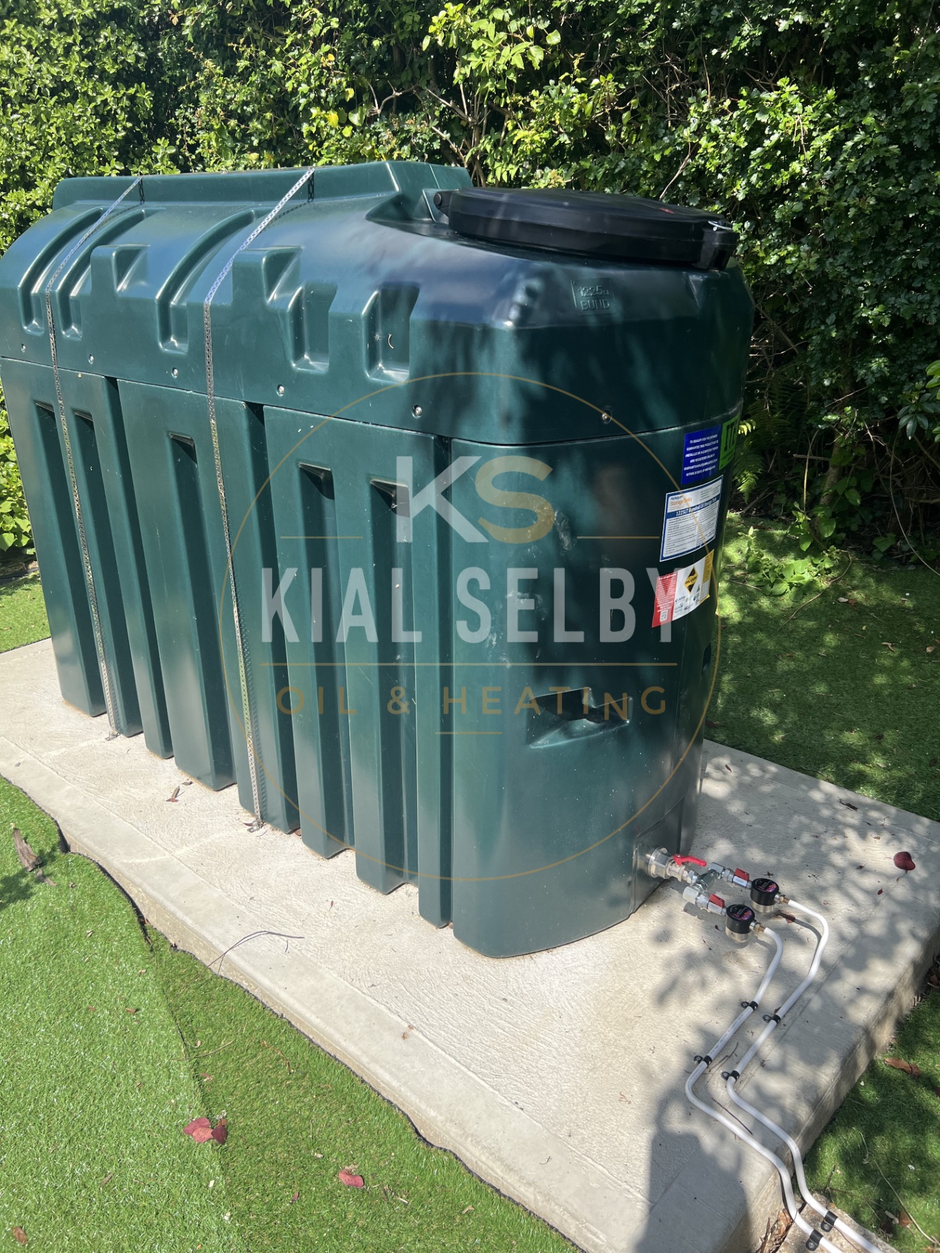 Bunded oil tank installation with isolation valves
